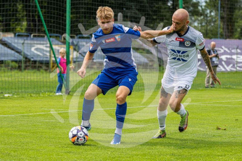 Piłka Nożna: Betclic 2. Liga Sezon 2024 2025 HUTNIK KRAKOW - WISLA PULAWY - Agencja Fotograficzna